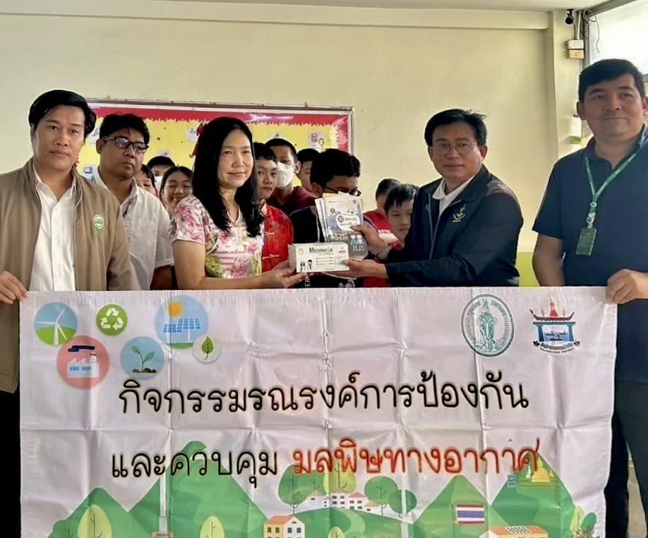 นักเรียนโรงเรียนนิลประพันธ์และเจ้าหน้าที่สำนักงานเขตตลิ่งชัน ร่วมกิจกรรมรณรงค์การป้องกันและควบคุมมลพิษทางอากาศ